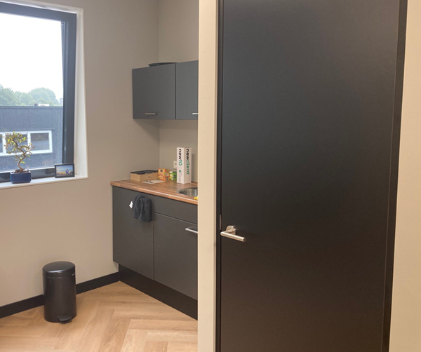 Achterzijde en keuken nieuwe kantoor Financieringsgilde Groene Hart
